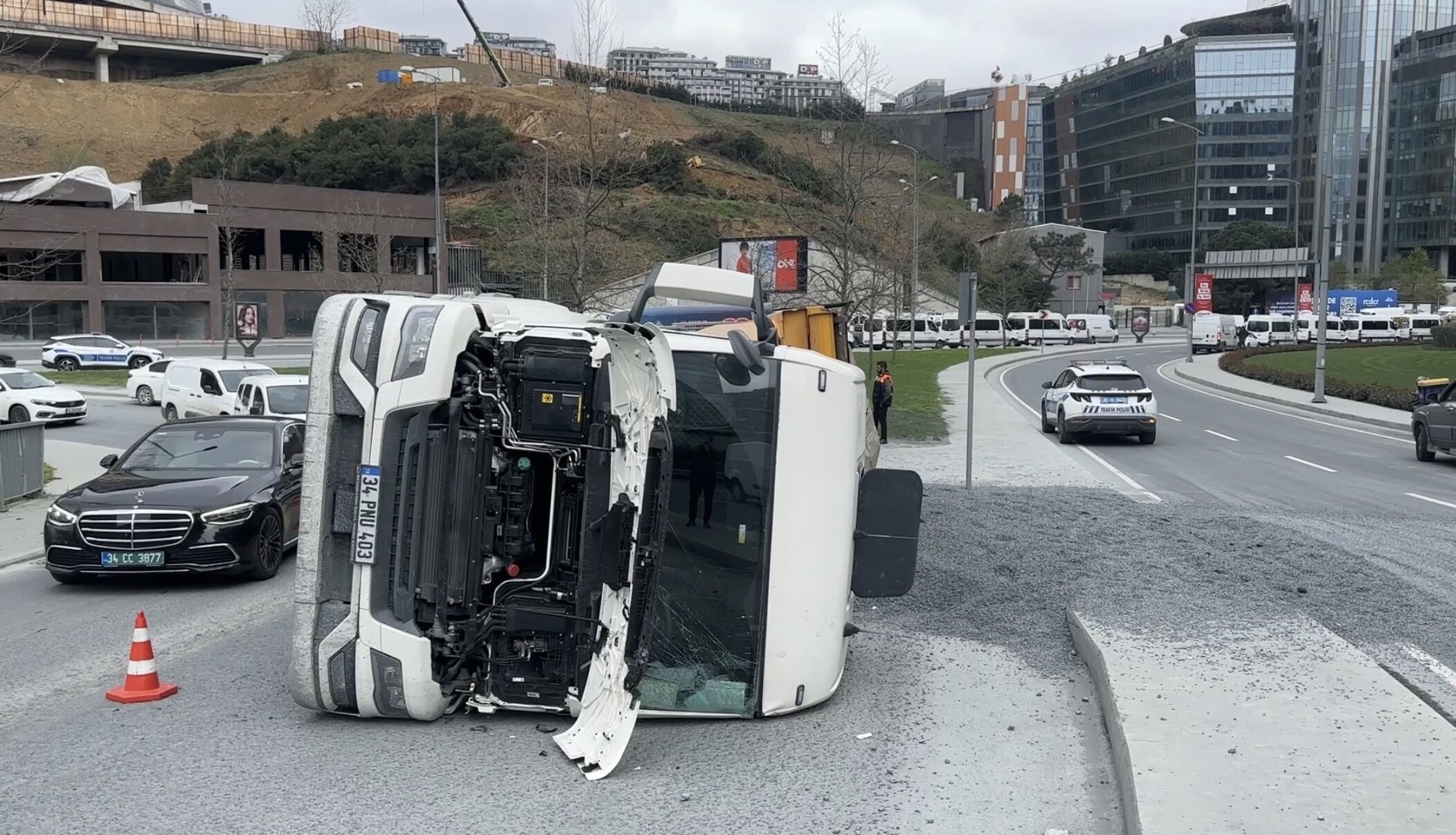 S A R I Y E R’ D E D E V R I L E N H A F R I Y A T K A M Y O N U N U N 1250840 372187